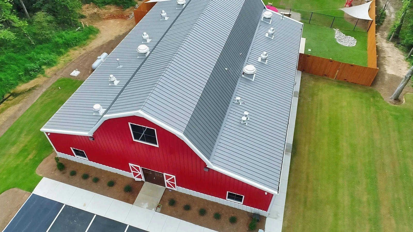 Buck Steel barn-style retail metal building for Big Red's Bed and Biscuit in Matthews, NC